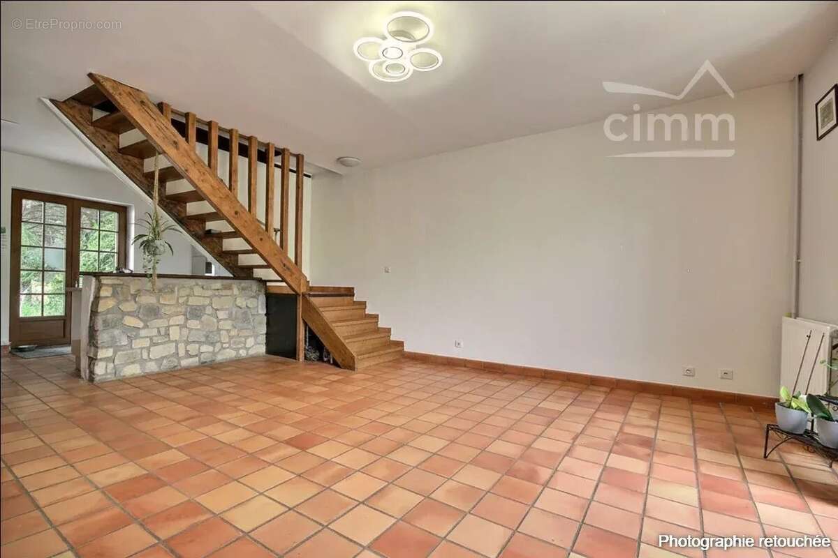 Maison à ALBA-LA-ROMAINE