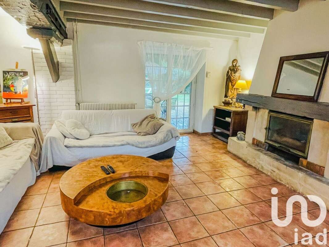 Maison 230 m² à Villeneuve-Le-Comte  - photo 2