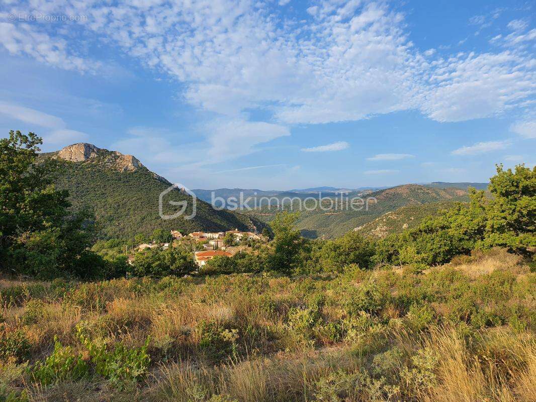 Terrain constructible - viabilisation en bordure de terrain - 1883m² - photo 4