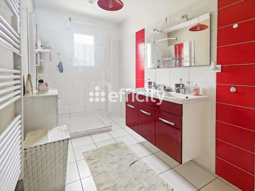 Maison 83 m² à Landevieille  - photo 12
