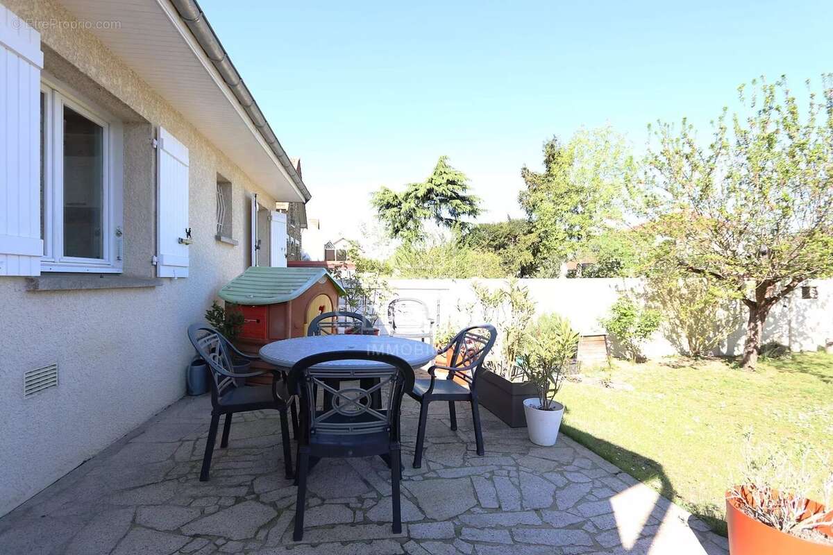 Maison à CHAMPS-SUR-MARNE