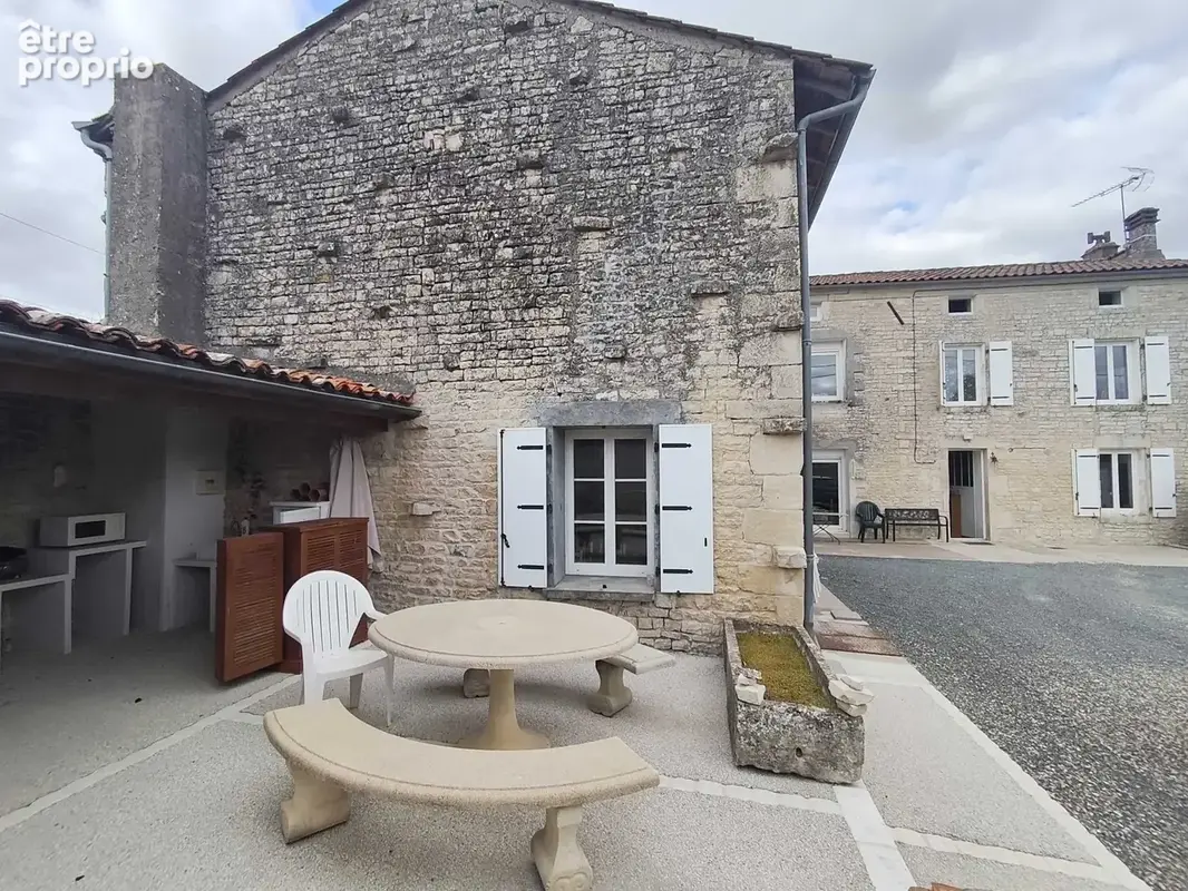 Maison 5 pièces 169 m² à vendre à Aigre (16140) - photo 2