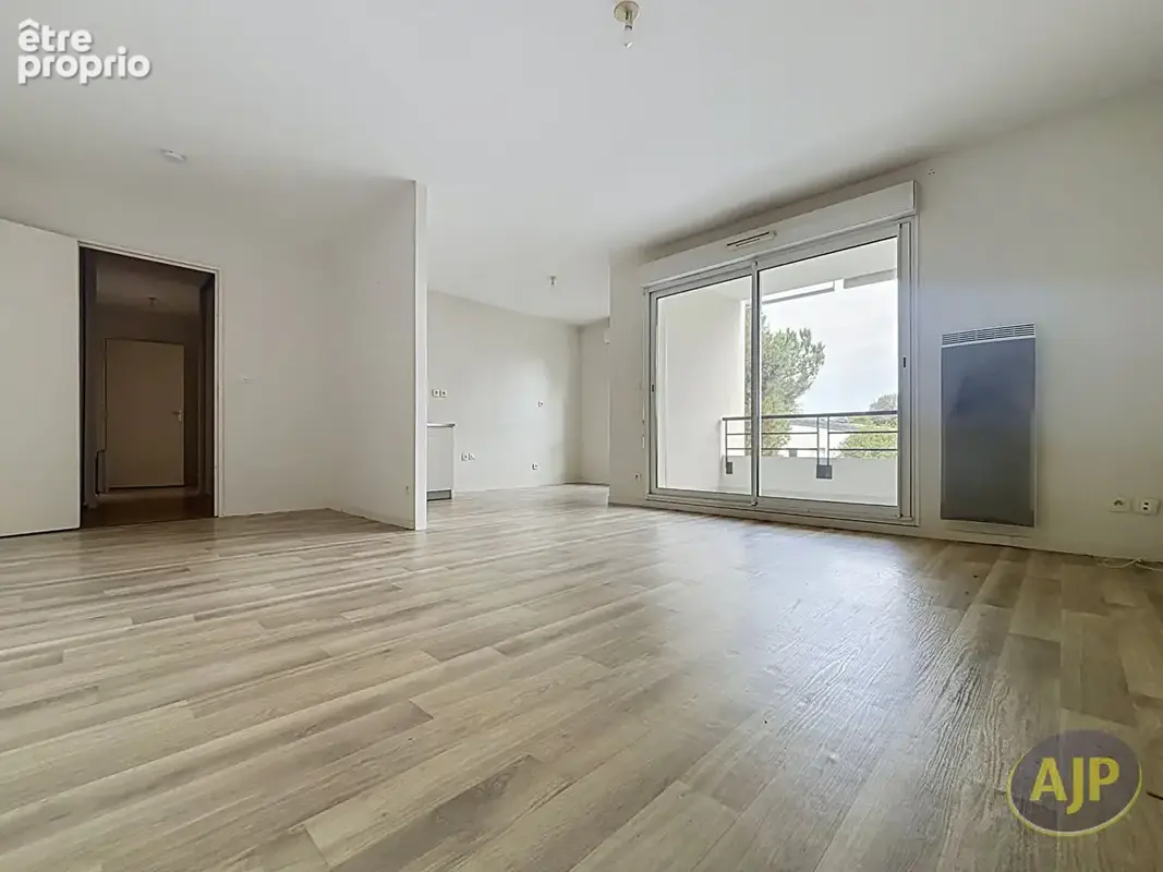 À VENDRE  Appartement de 65 m² 2 chambres avec balcon et parking - photo 2
