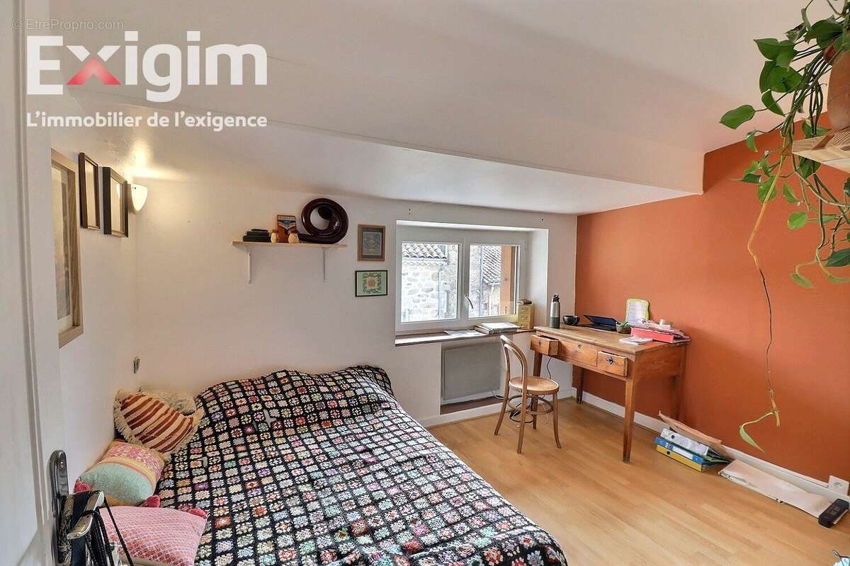 Maison à SAINT-BARTHELEMY-LE-PLAIN