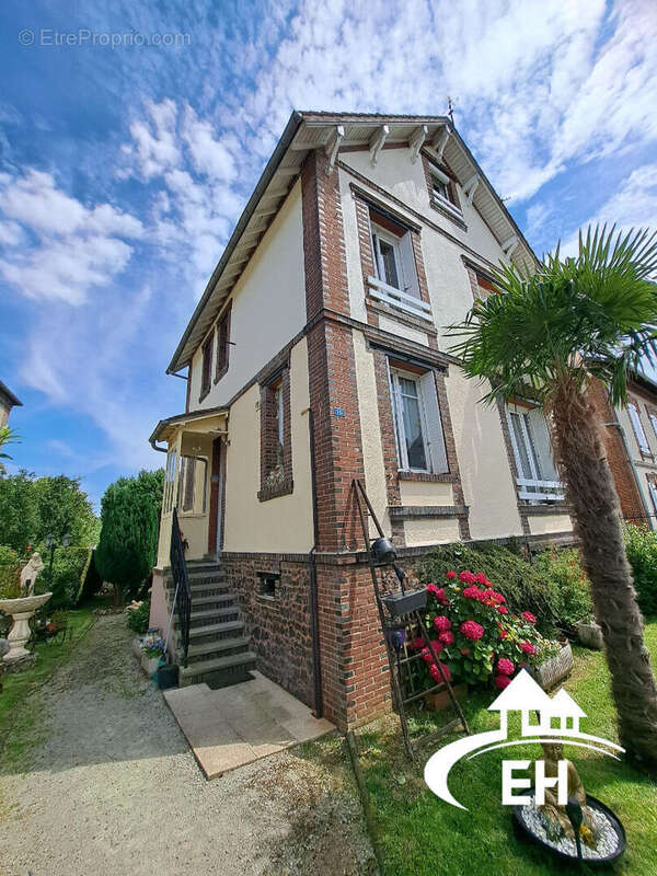 Maison à SAINTE-GAUBURGE-SAINTE-COLOMBE