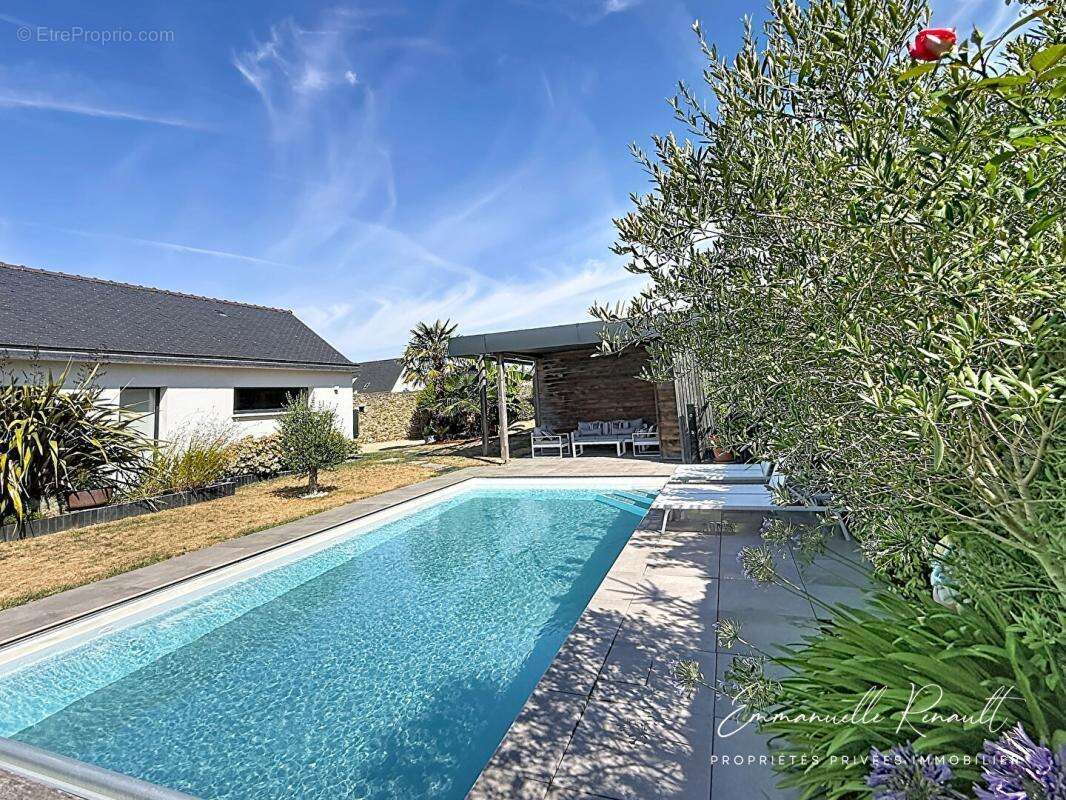 Sarzeau centre · Propriété de caractère, jardin clos et piscine - photo 7