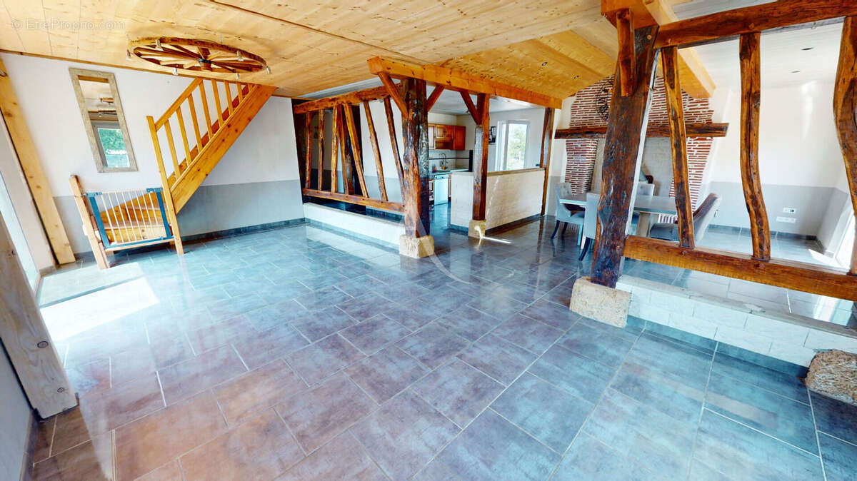 Ancienne maison de caractère rénovée avec vue dégagée sur la campagne - photo 4