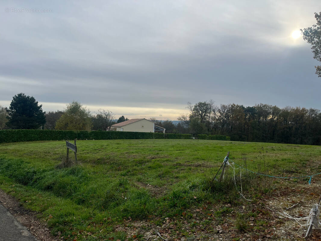Terrain à LEGUILLAC-DE-L&#039;AUCHE