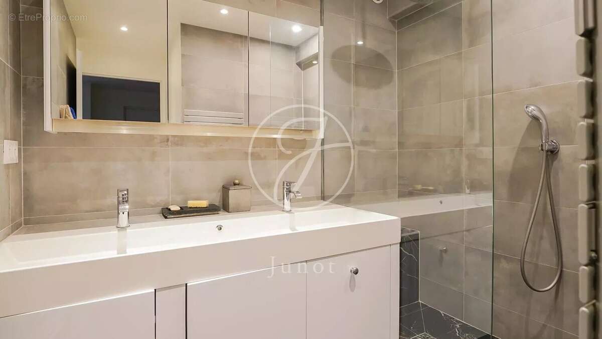 Appartement à LEVALLOIS-PERRET