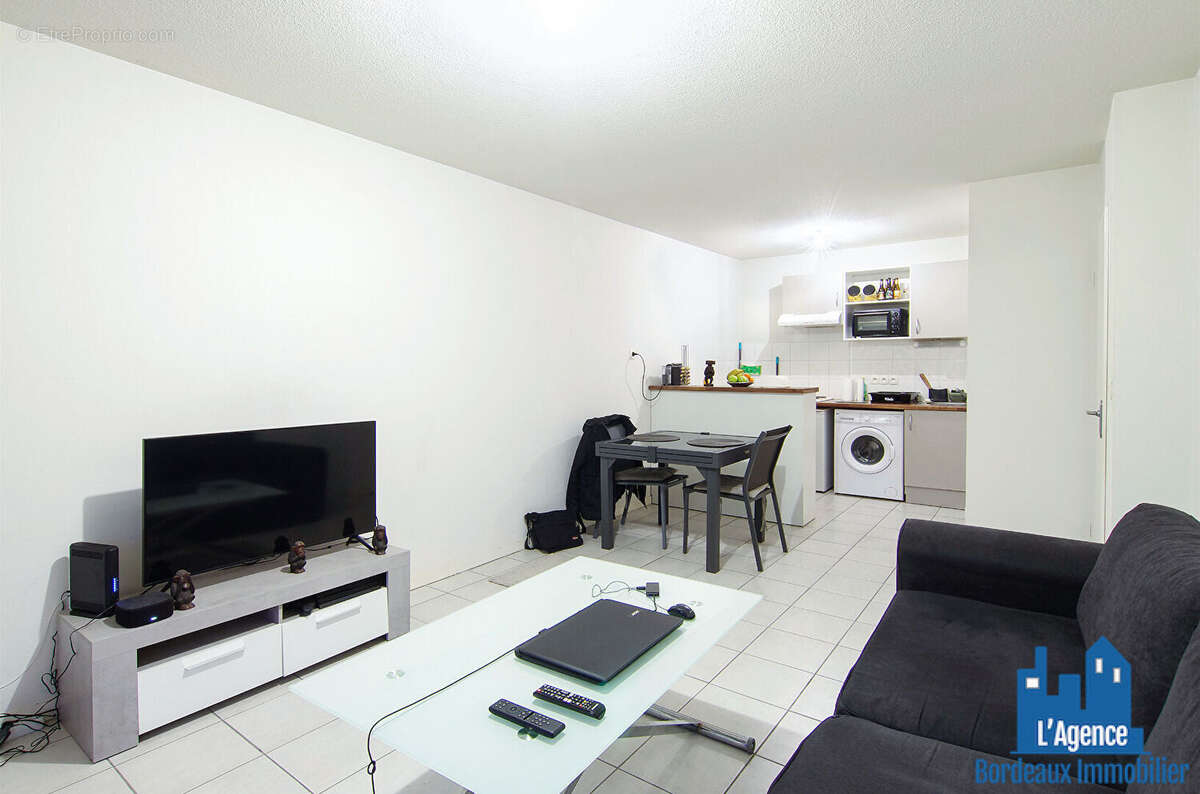 Vendu par l'agence. exclusivité ! bègles - appartement type 2 de 41 m²  au dernier étage avec un balcon de 5 m² + place de parki - photo 4