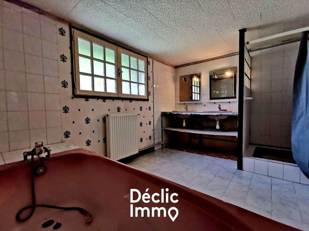 Maison ancienne à rénover avec grange et fort potentiel à Prin-Deyrançon - photo 6