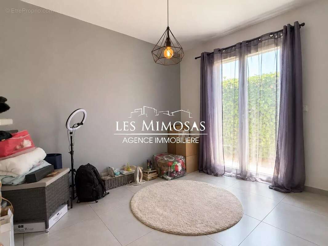 Maison à ROQUEBRUNE-SUR-ARGENS