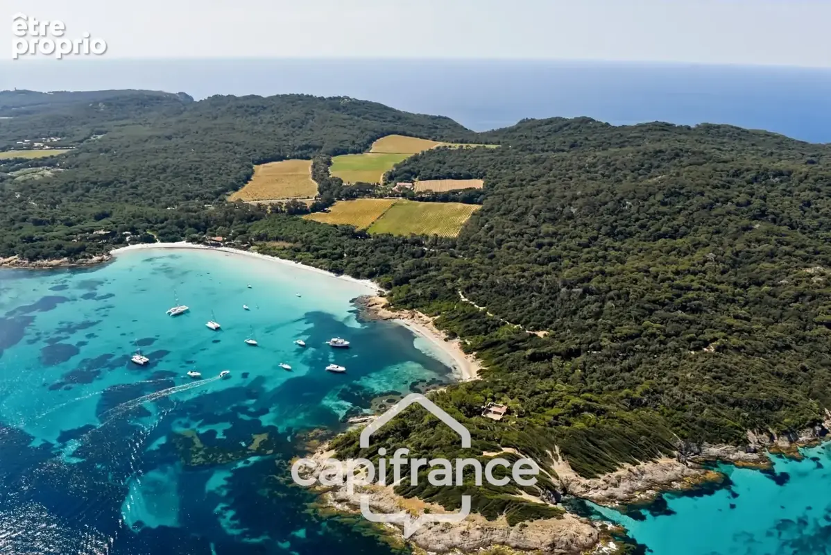 Appartement à vendre 4 pièces PORQUEROLLES (83), rare à la vente appartement 2 terasses et cave, vue et calme - photo 2