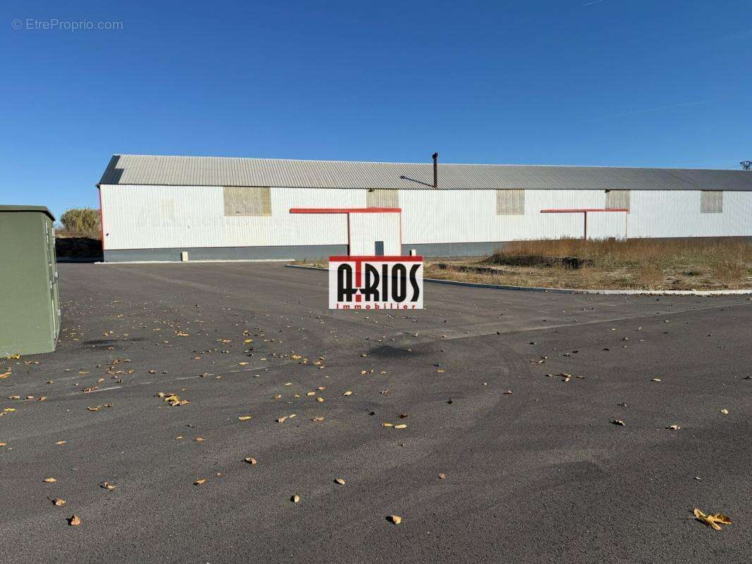 3741 m² d'entrepots sur parcelle de 14 000 m² - photo 4