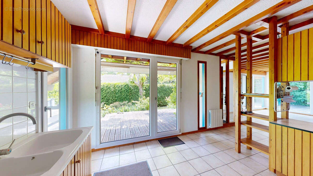 Besançon BREGILLE - Maison T6 avec SOUS-SOL COMPLET sur 595m2 de verdure. - photo 6