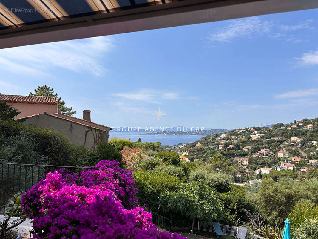 A vendre villa 6 chambres avec studio et 3 pieces independants vue mer exposition sud-ouest piscine garage parikings les issambr - photo 5