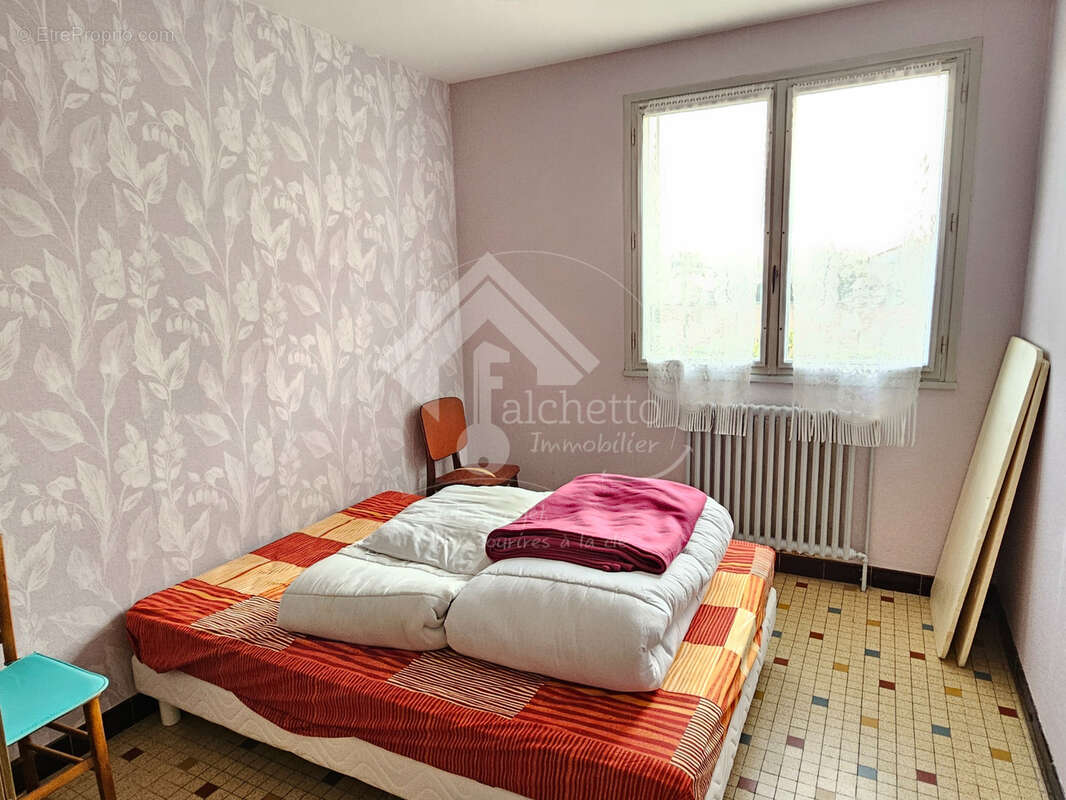 Maison à SAINT-LEGER-SUR-VOUZANCE