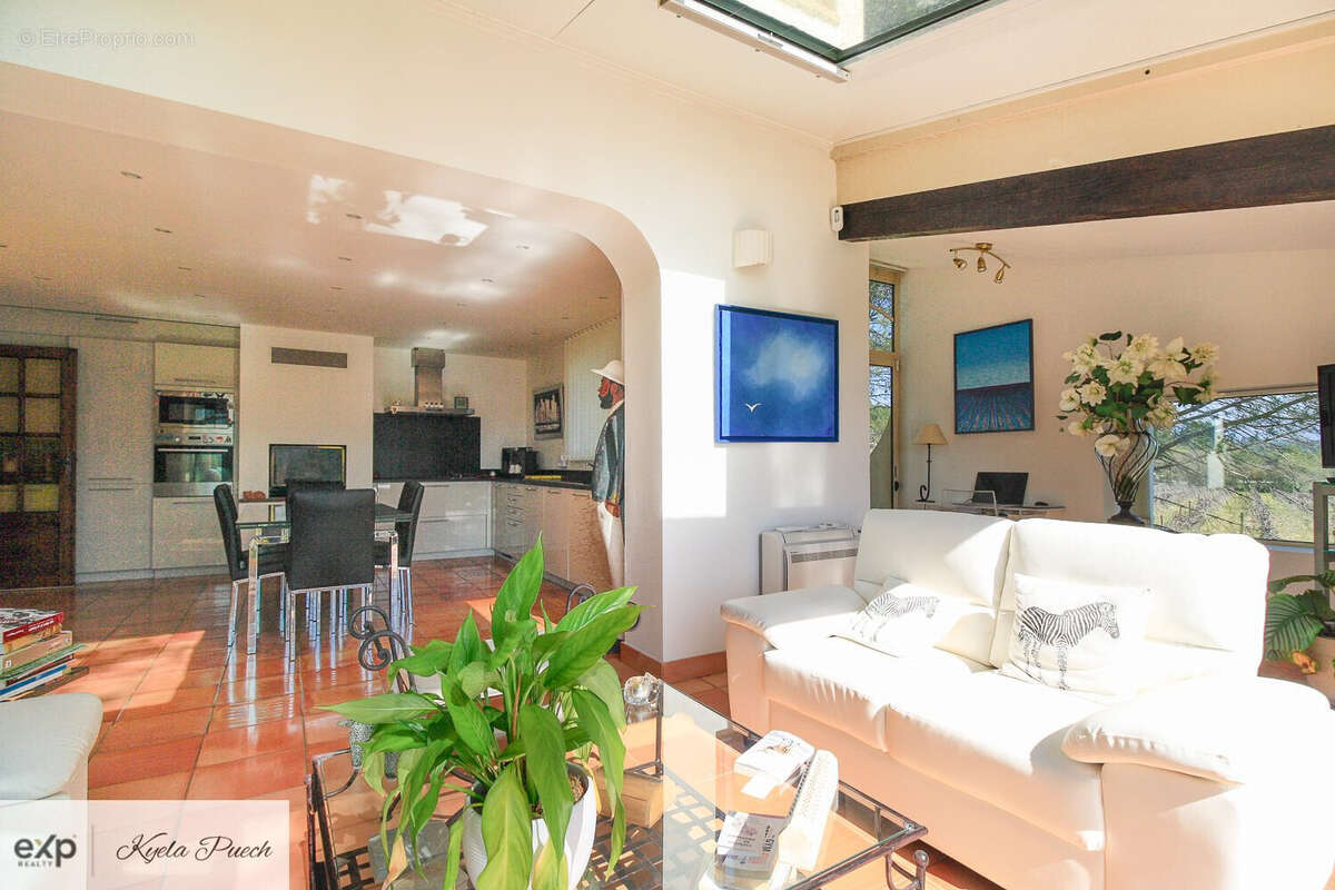 villa sur Rognes, proche du Luberon et Aix-en-Provence avec jardin, piscine et vue- Kyela Puech, exp luxury