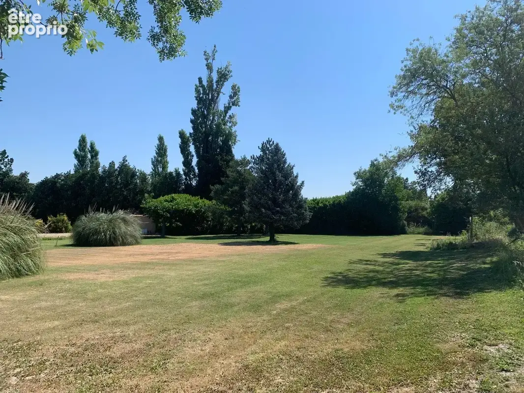 Terrain à SENAS