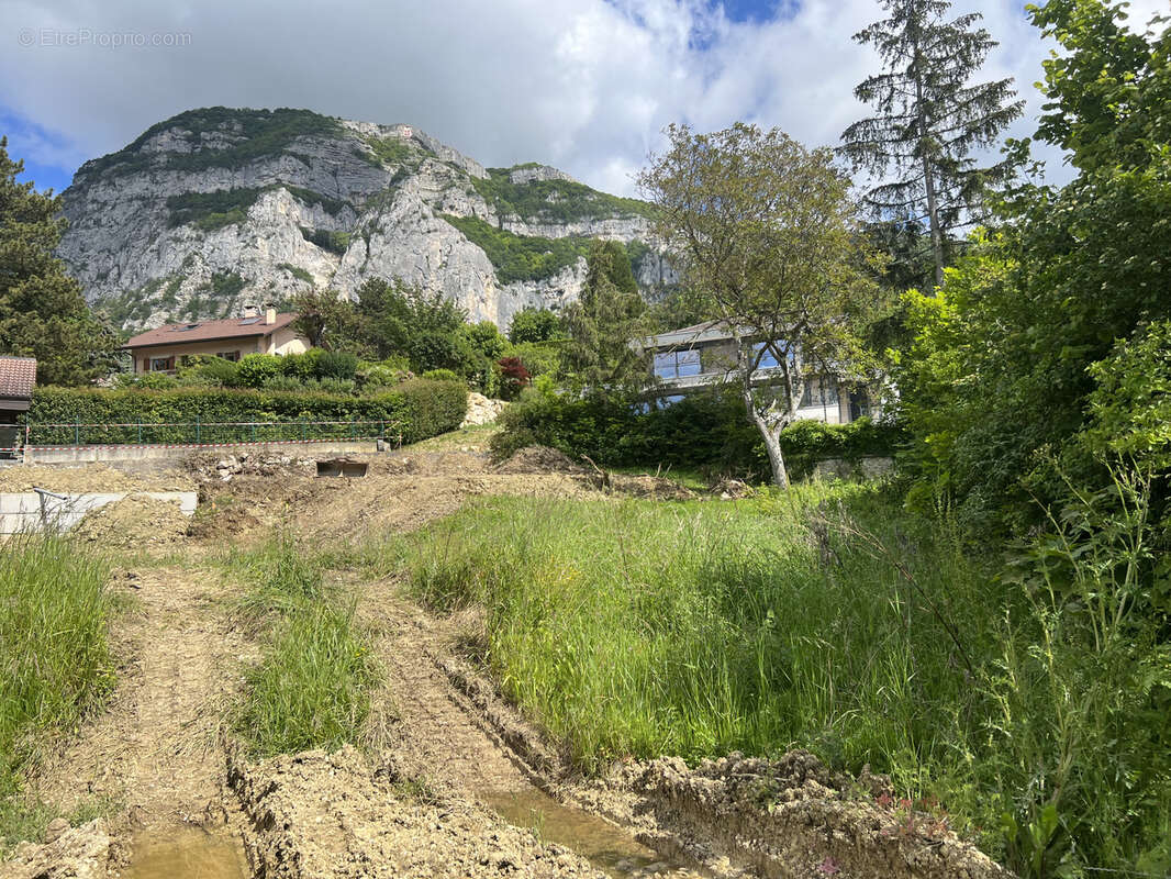 Terrain à COLLONGES-SOUS-SALEVE