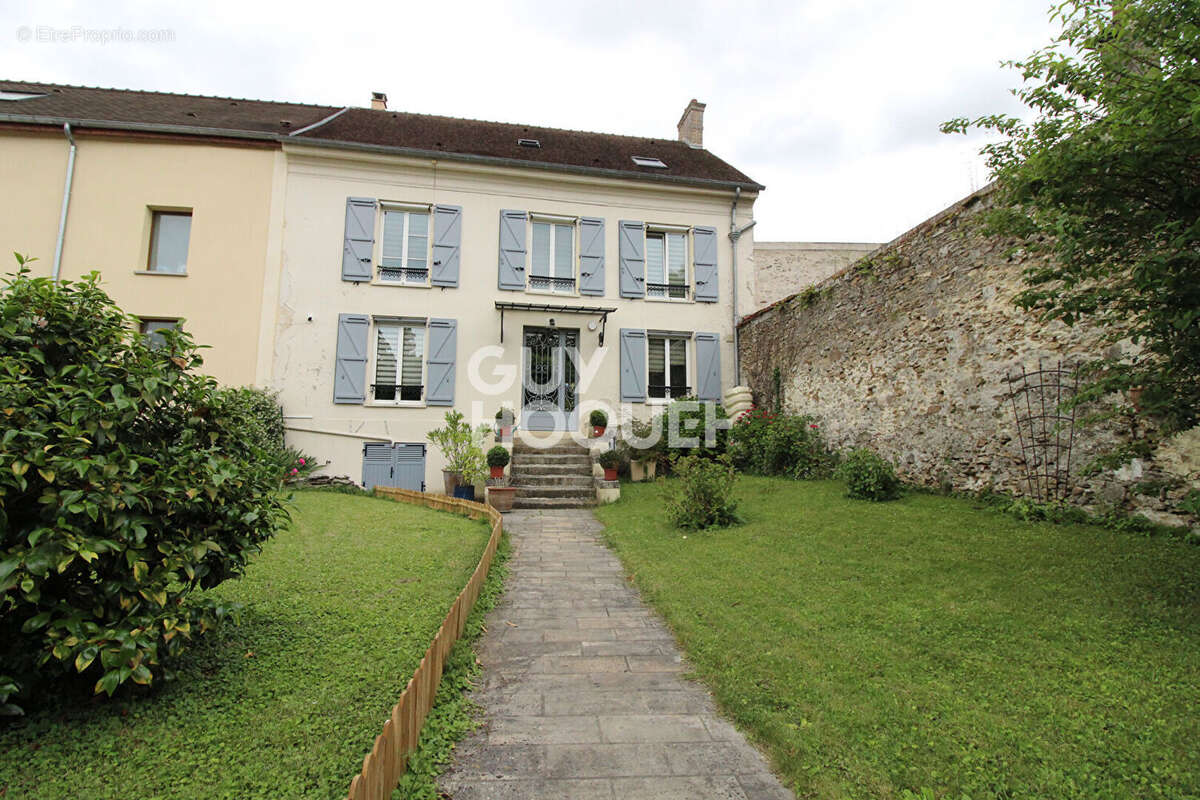 Maison à SAINT-MERY