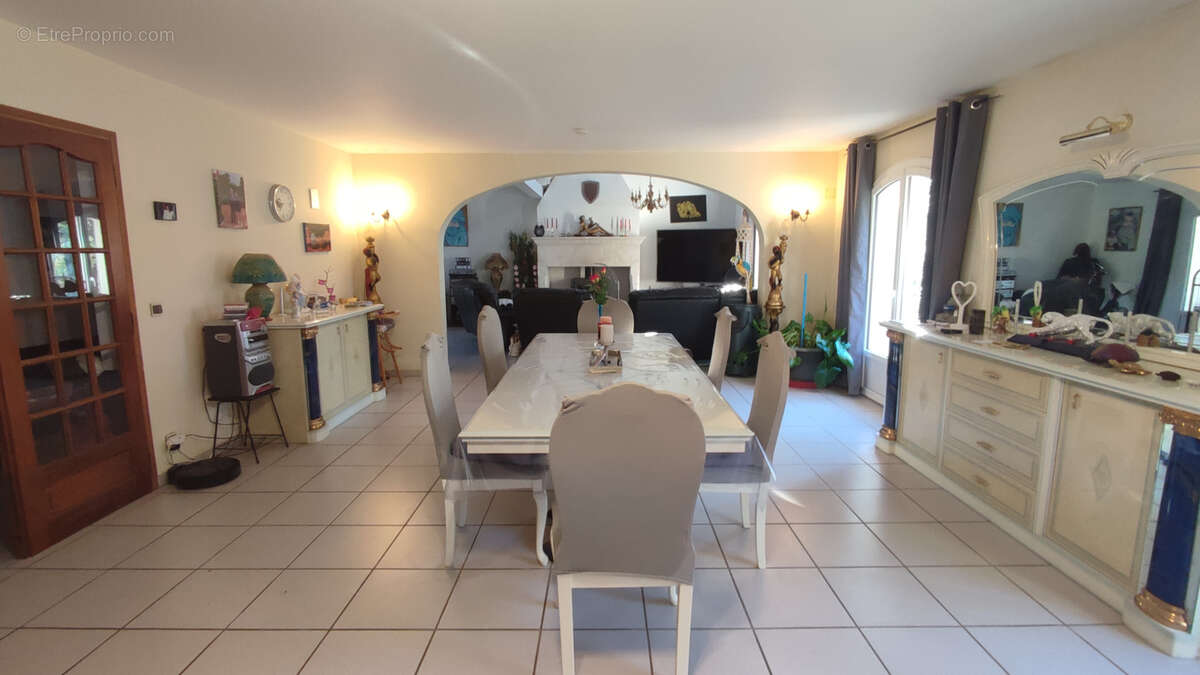 Maison à MONTAIGU-DE-QUERCY