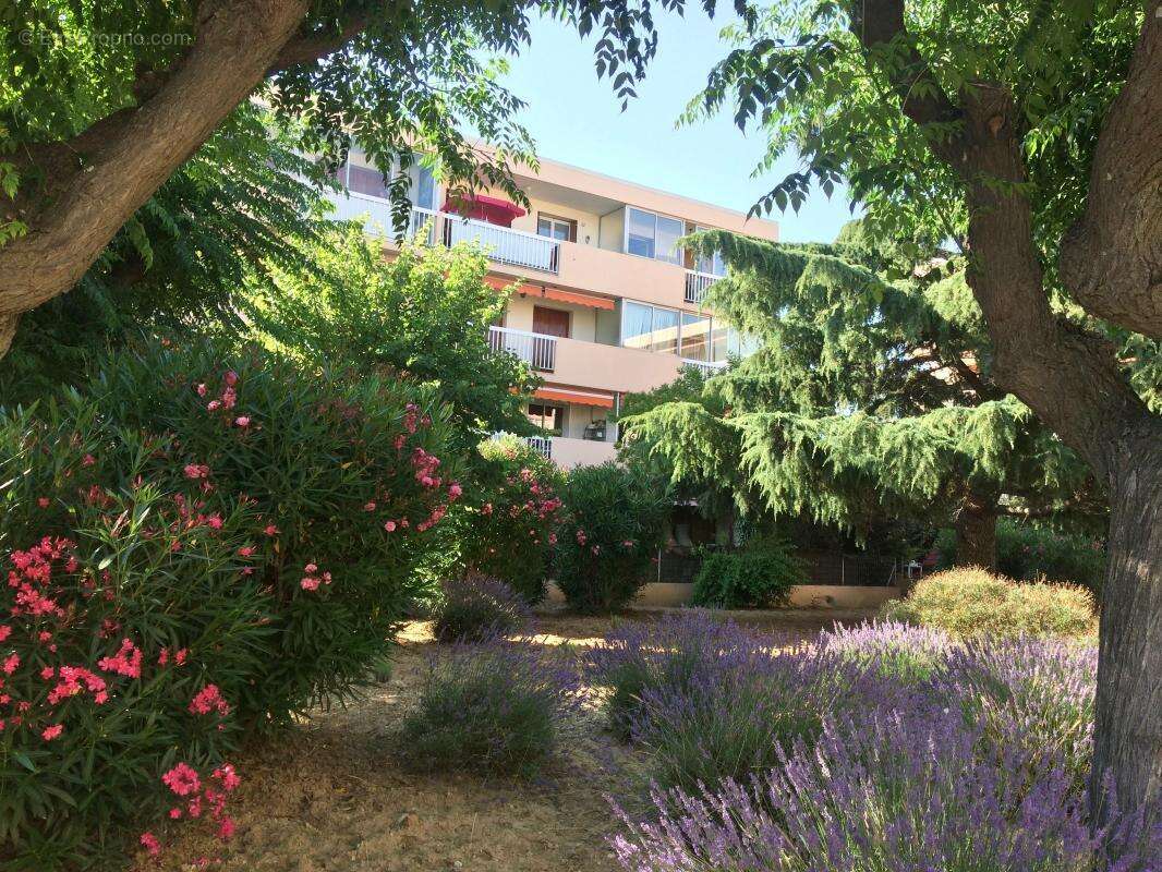 A vendre sanary 83110, appartement t2 proche port entierement renove terrasse - photo 5