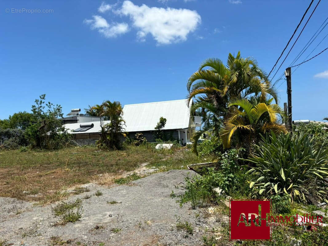 Terrain à LE TAMPON