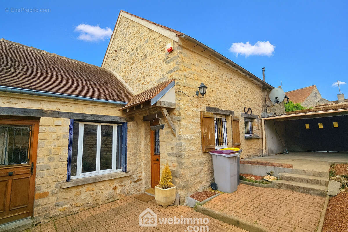 Venez découvrir cette maison en pierre de 118 m². - Maison à MILLY-LA-FORET