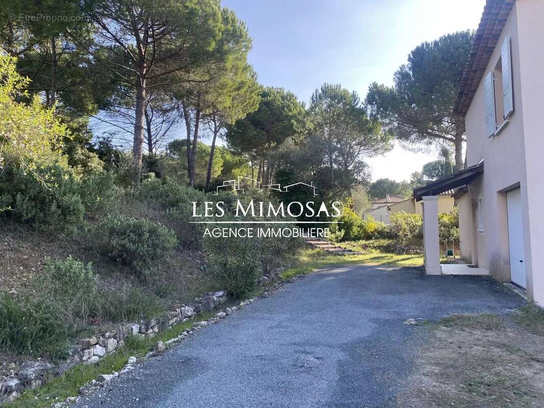 Maison à BAGNOLS-EN-FORET