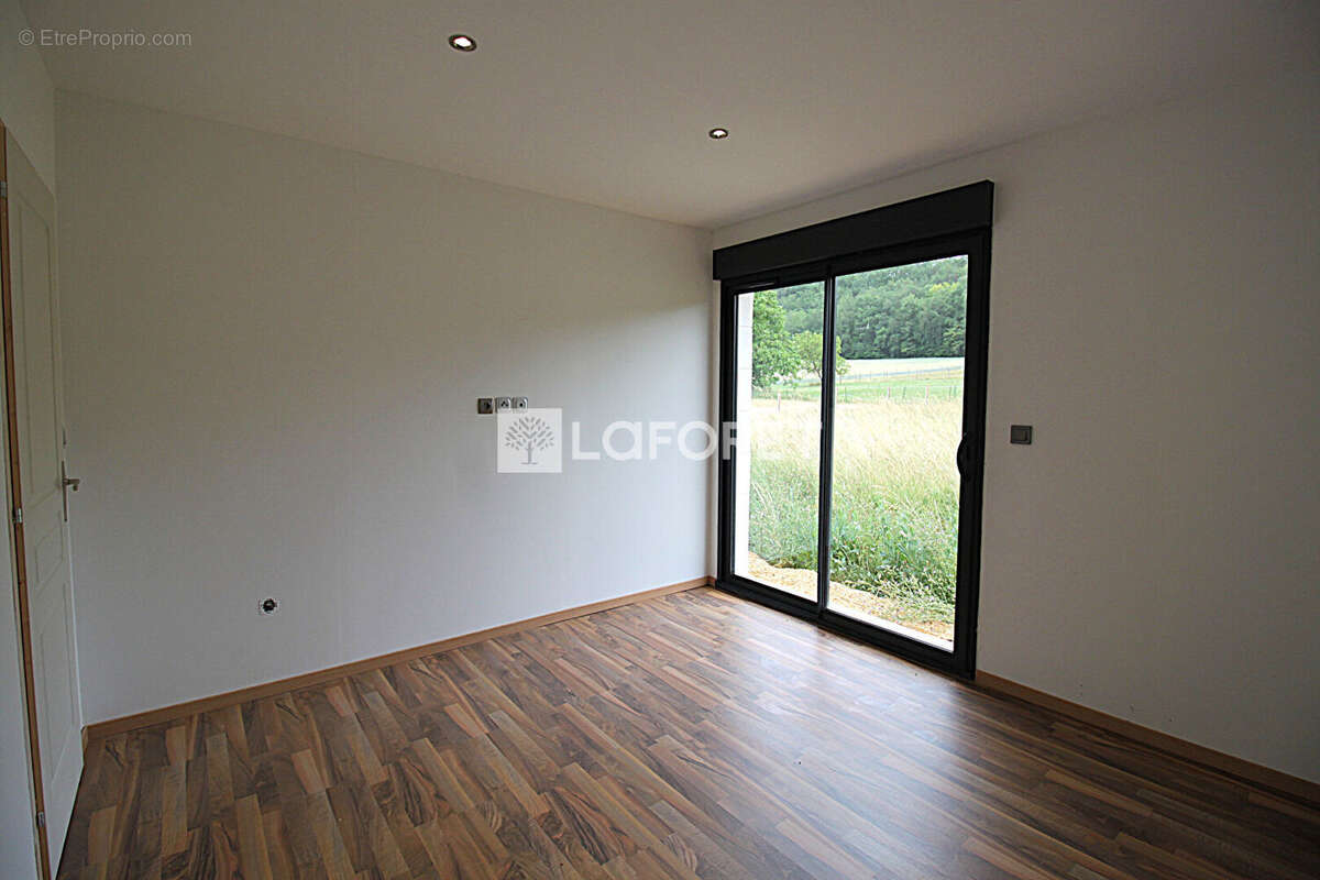 Maison Saint-pierre-de-cÔle 4 pièce(s) 110 m2 - photo 8
