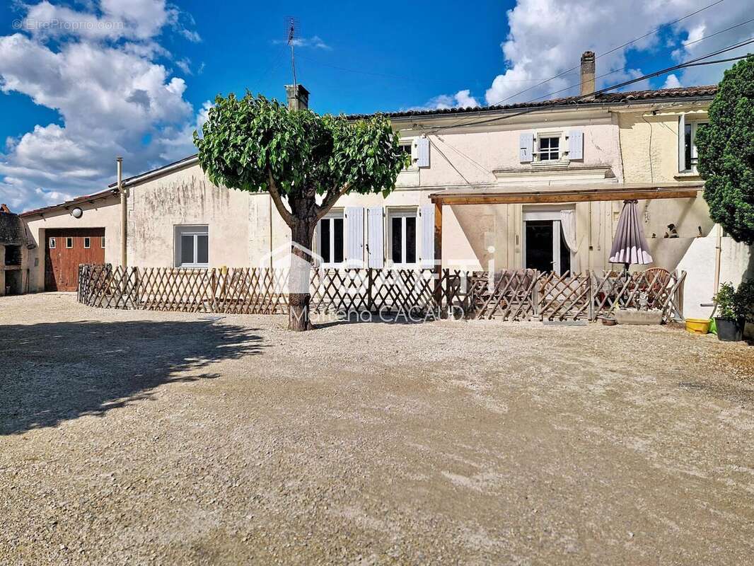 Maison 129 m² à Sainte-Severe  - photo 2