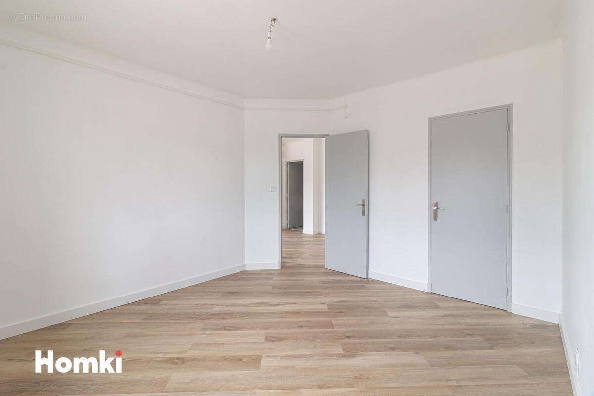 Appartement à MARSEILLE-4E
