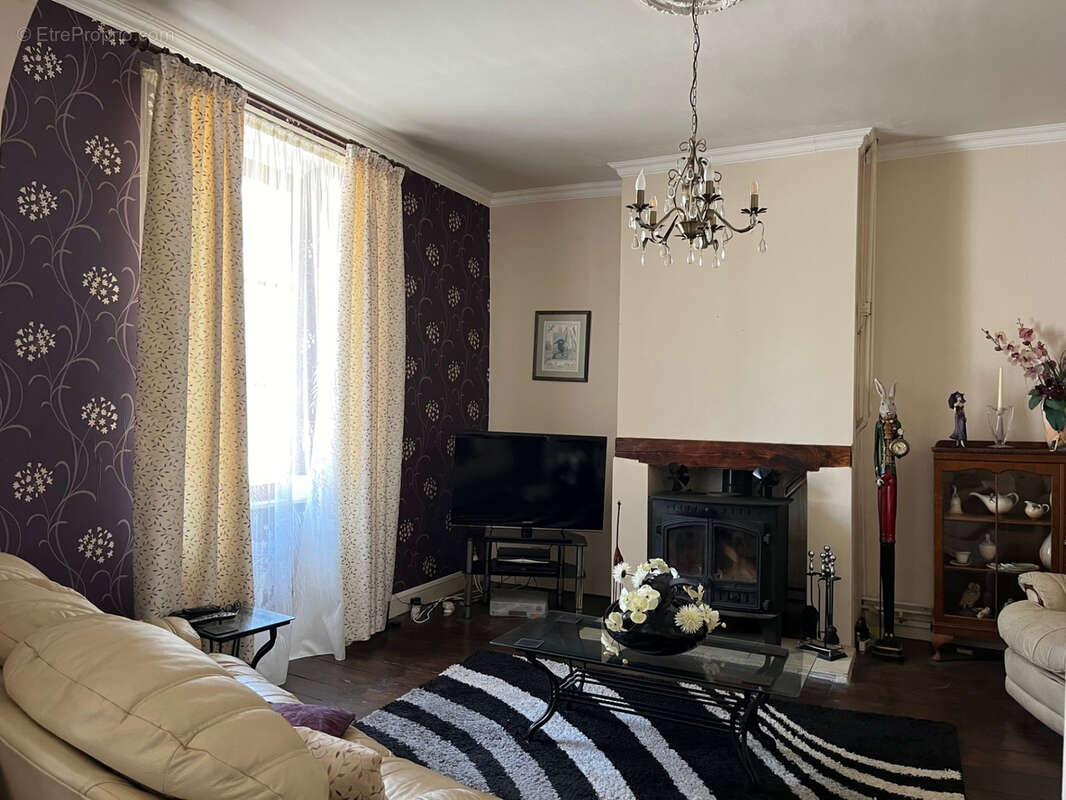 Maison à COUSSAC-BONNEVAL