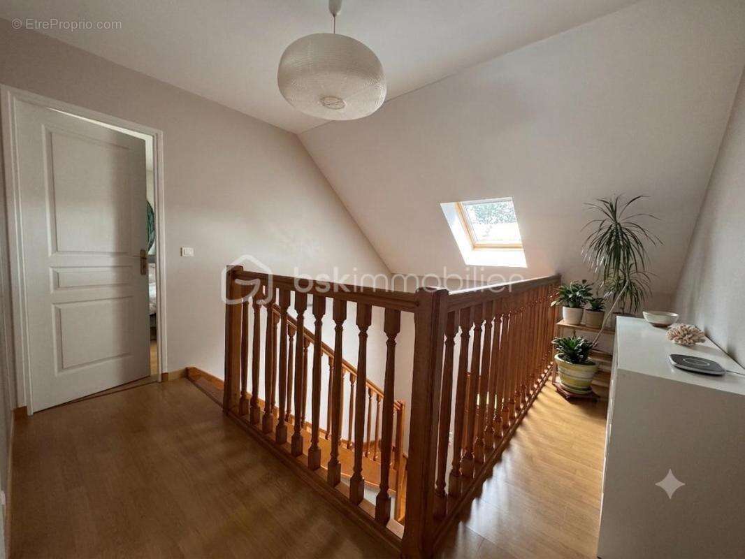 Magnifique Maison Familiale 4 chambres sur sous-sol complet - photo 10