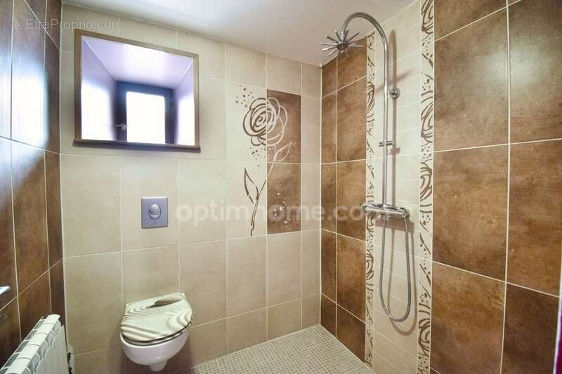 Maison à EGLISENEUVE-PRES-BILLOM