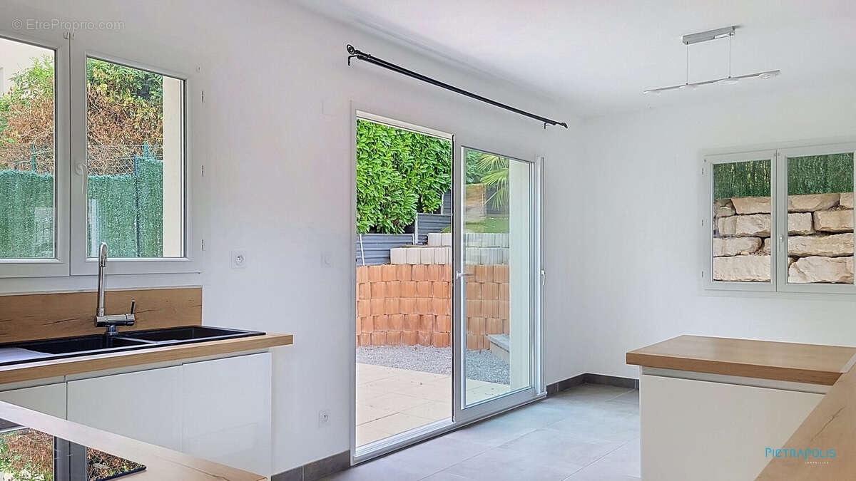 Maison 84 m² à Meyrieu-Les-Etangs  - photo 3