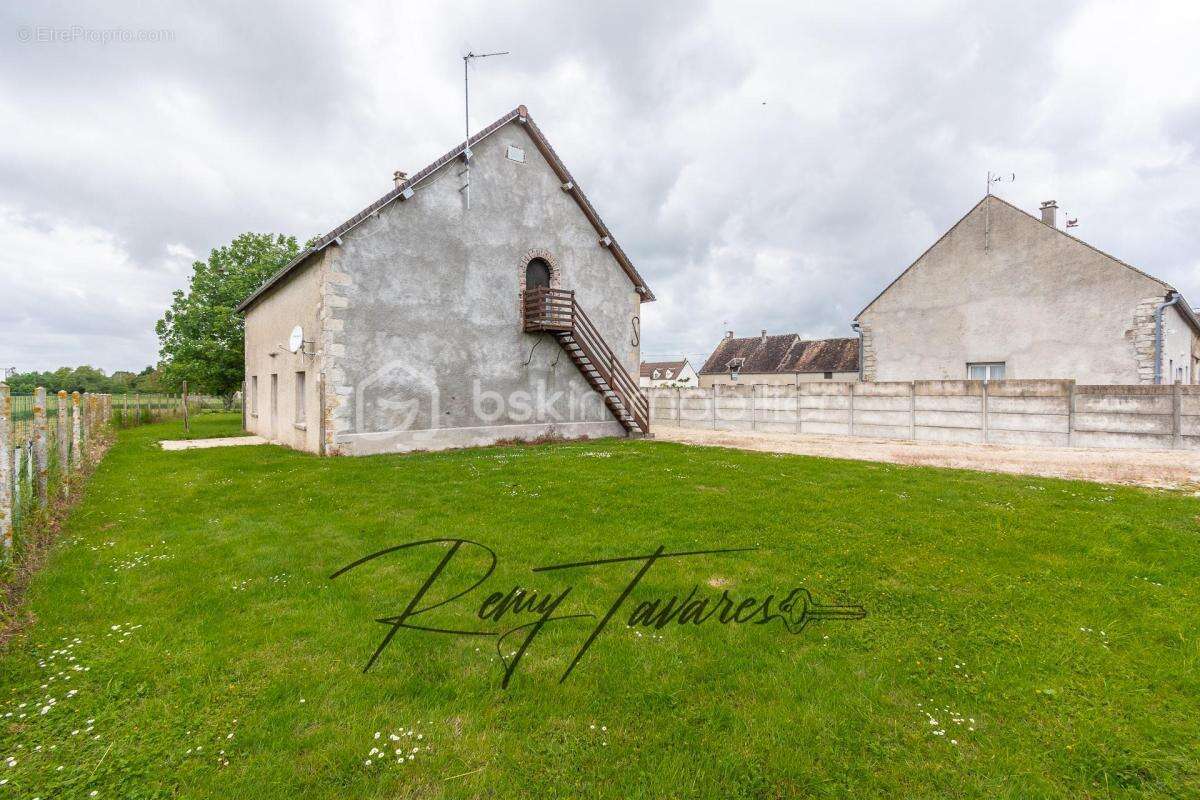 Maison à JOUY