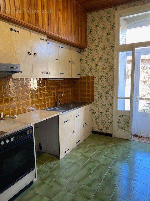 Maison de Maitre avec garage, terrasse et jardin de curé - très beau potentiel !!! - photo 9