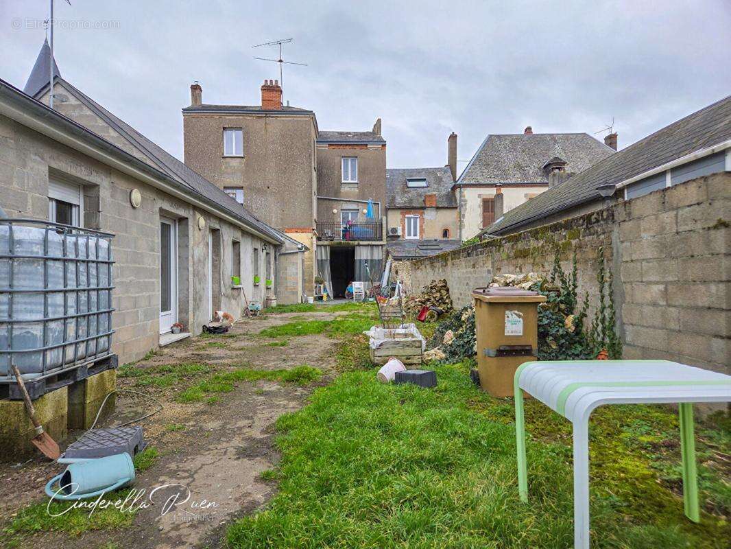 Maison à BAZOCHES-LES-GALLERANDES