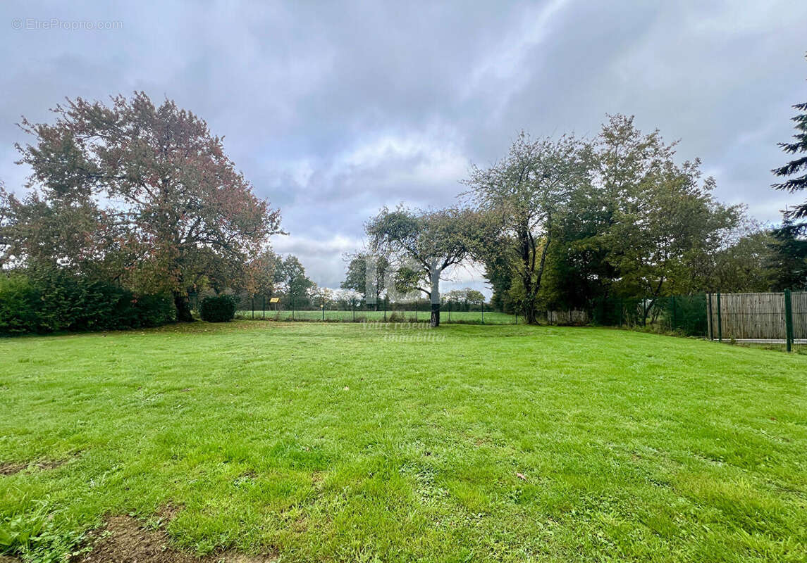 Terrain à TREILLIERES