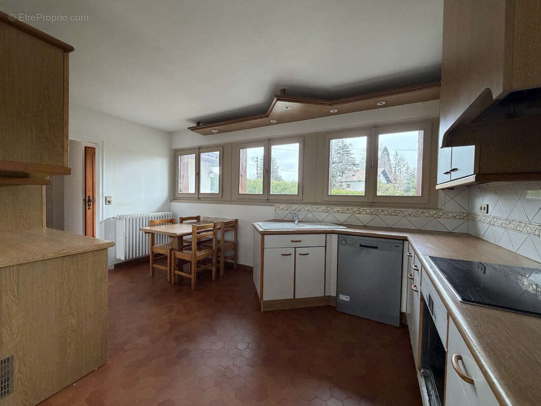 Maison à LA ROCHE-SUR-FORON