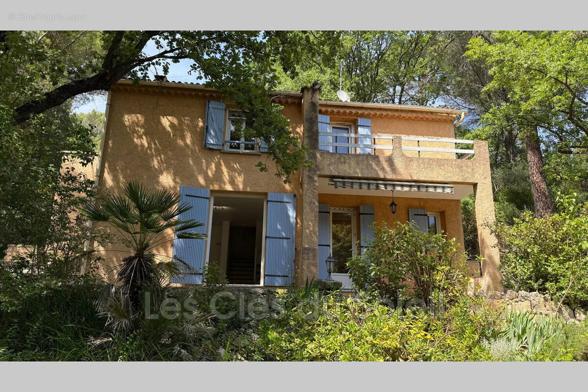Maison à VINS-SUR-CARAMY