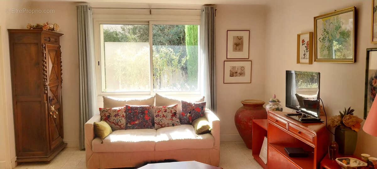 Maison à FONTVIEILLE