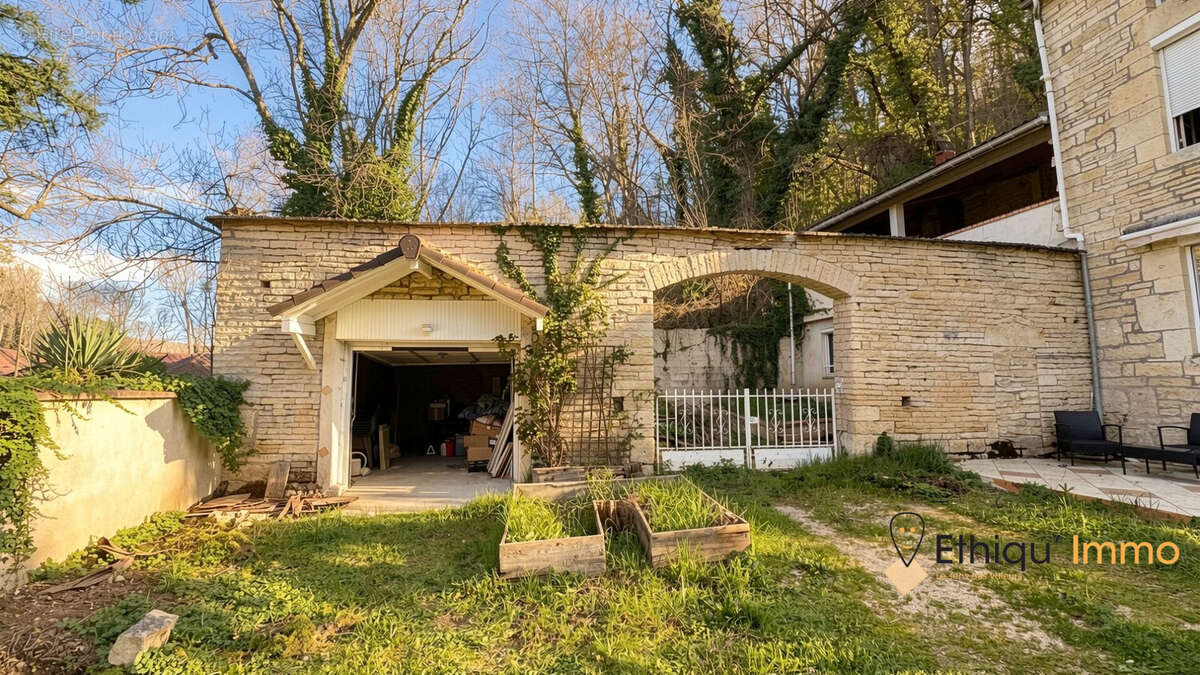 Maison à VERPILLIERES-SUR-OURCE