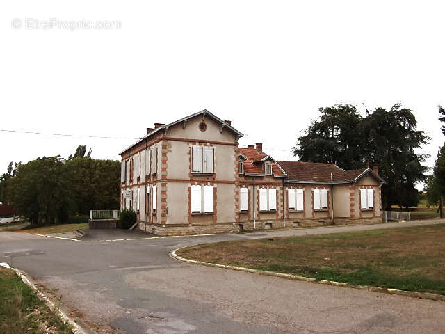 Appartement à YZEURE
