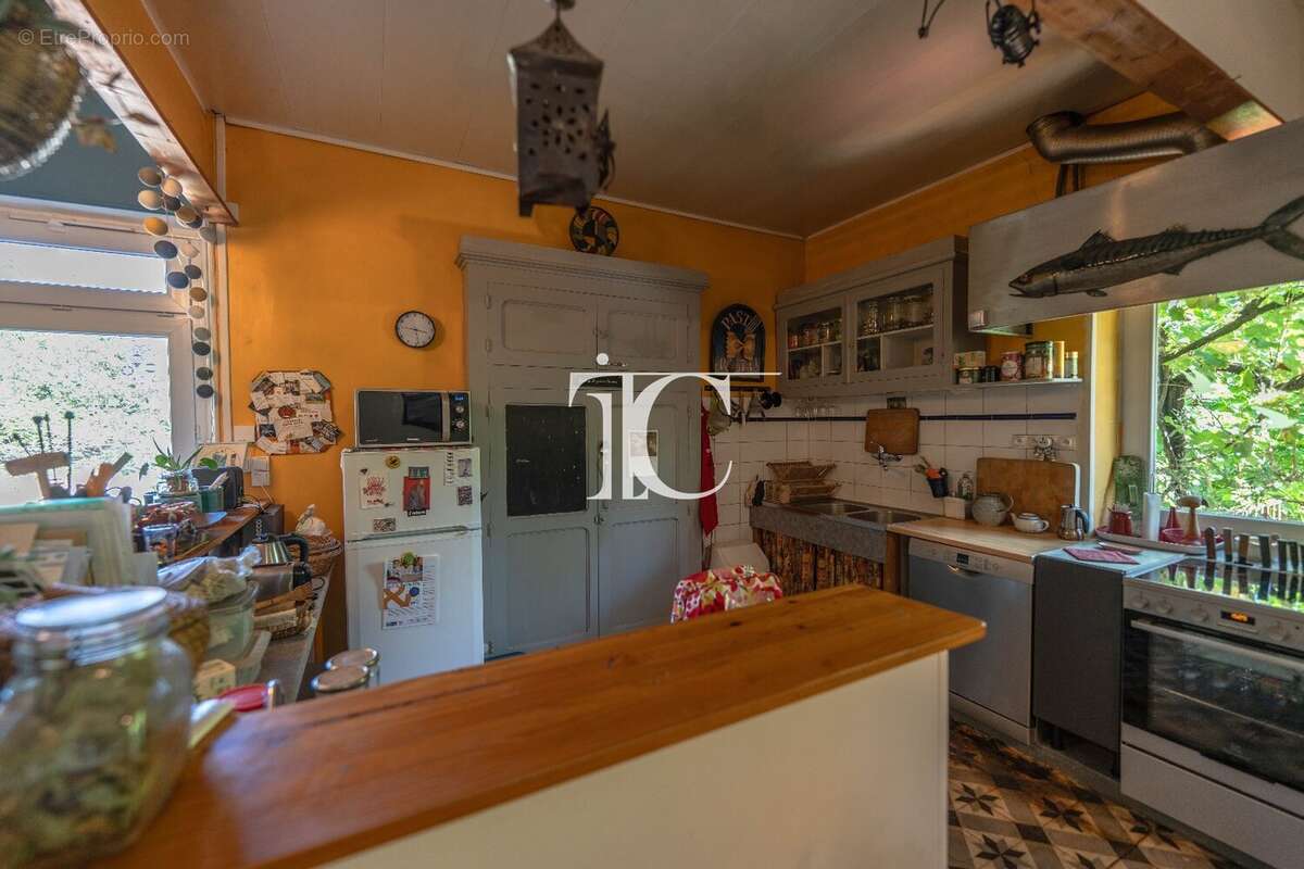 Maison à LES ASSIONS