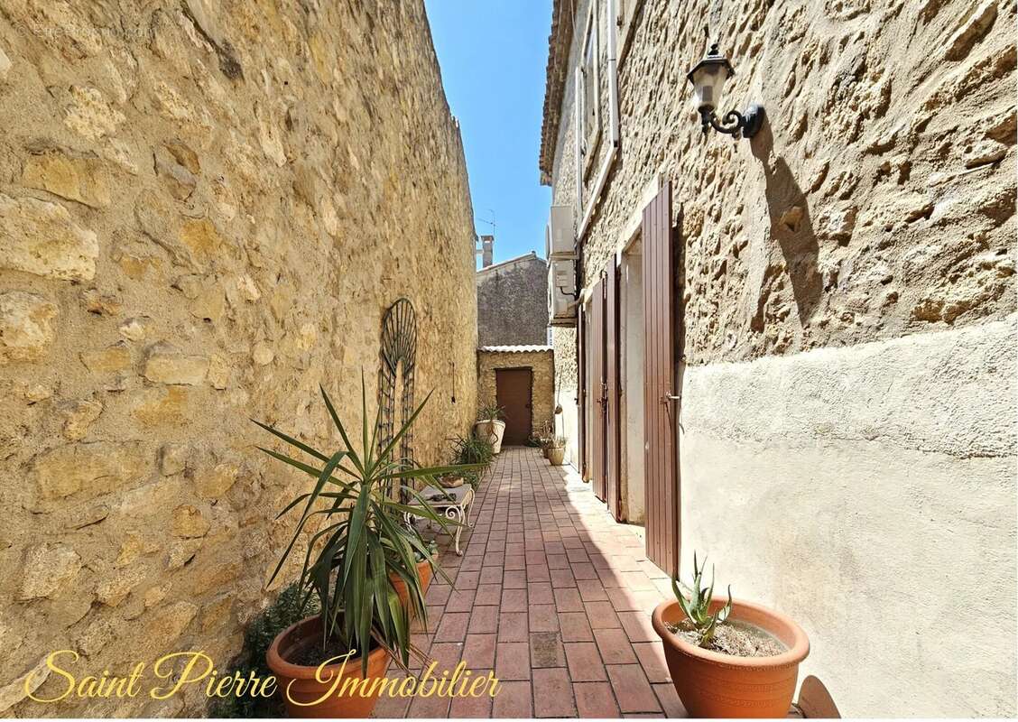 Superbe maison de maître à Saint mitre les remparts - photo 14