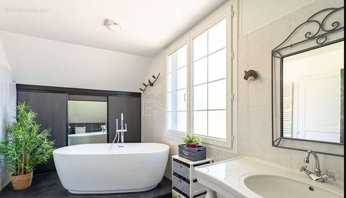 Maison à JOUY-MAUVOISIN