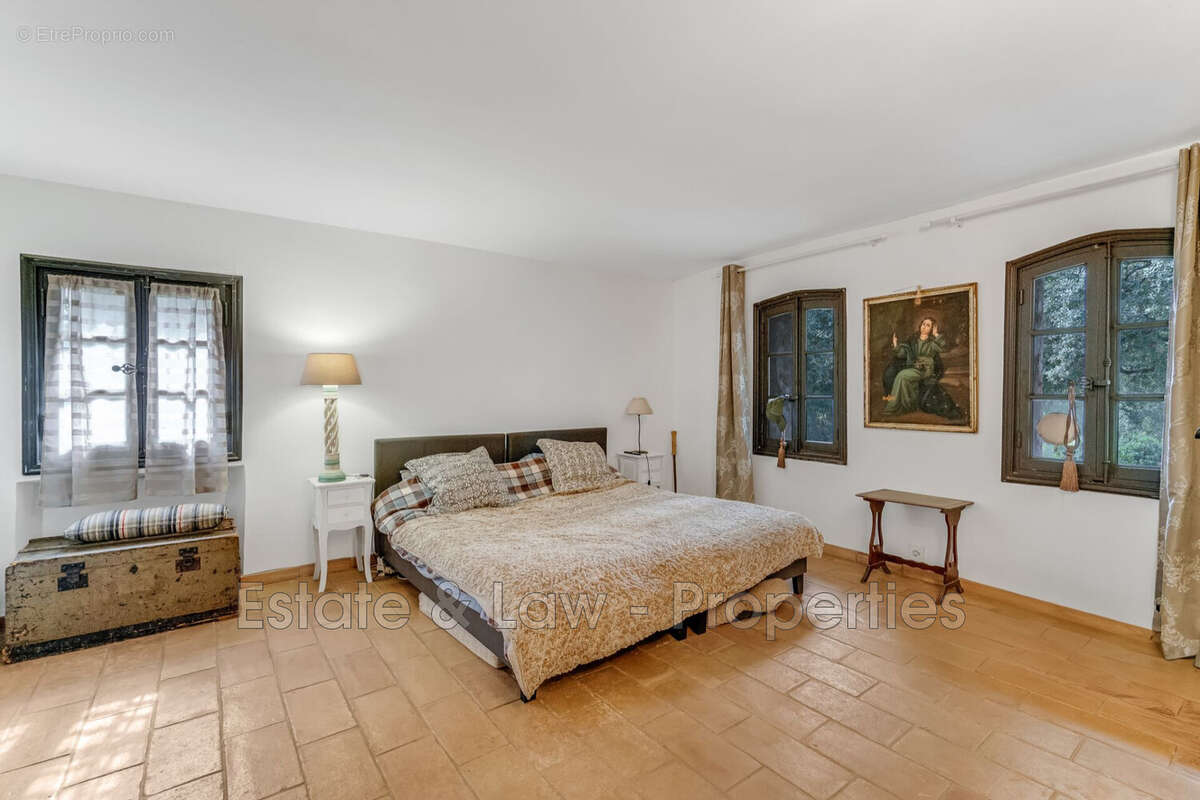 Maison 135 m² à La Mole  - photo 5